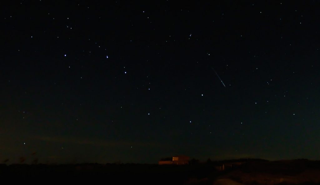 Una perseida y la constelación de la Osa Mayor desde Toledo, España