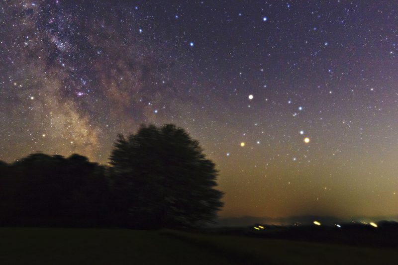 La Vía Láctea, Saturno, Marte y Antares desde Austria
