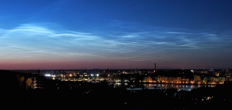 Nubes noctilucentes sobre Turku, Finlandia