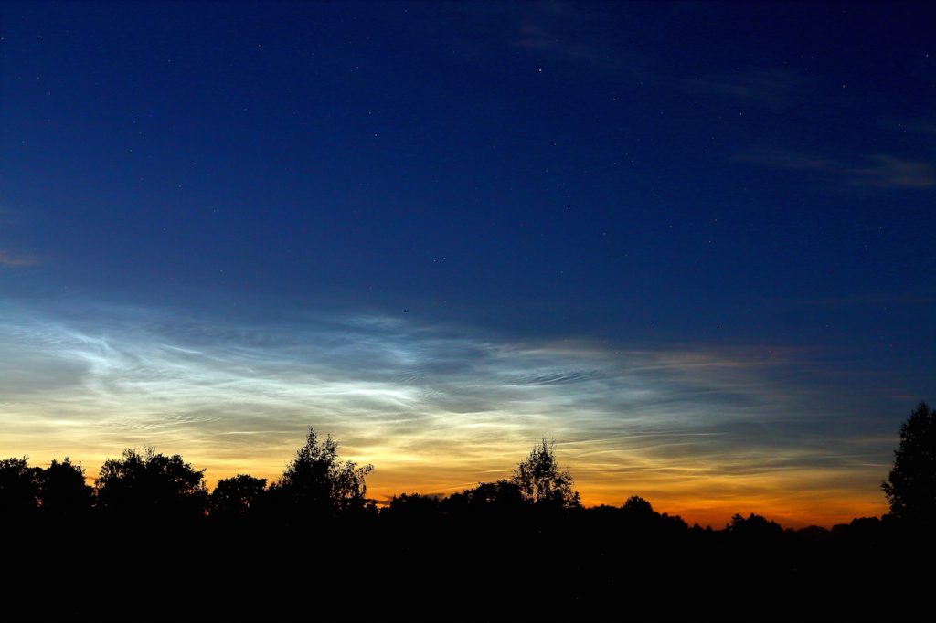 Nubes noctilucentes desde Laitila, Finlandia