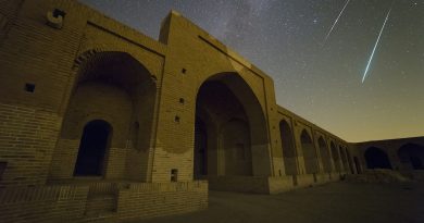 Un par de perseidas y la Vía Láctea desde Irán