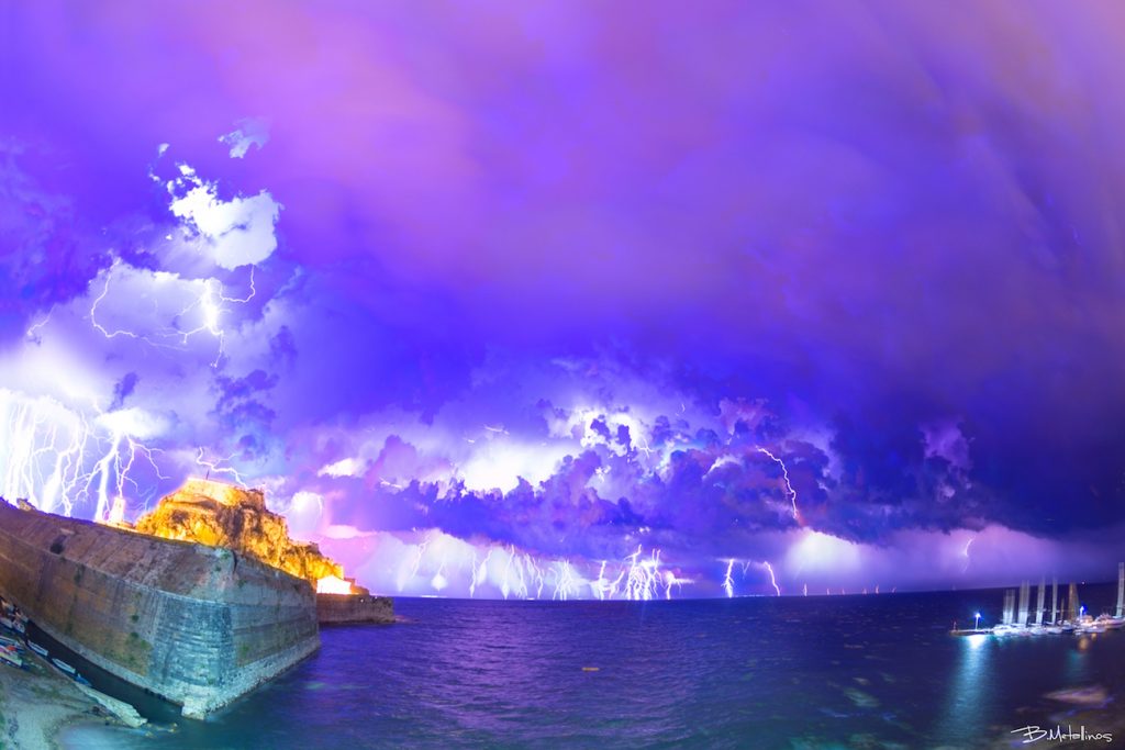 Tormenta eléctrica desde la isla de Corfú, Grecia