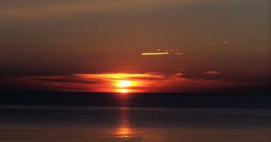 La salida del Sol desde el Lago Superior (Minnesota, Estados Unidos)