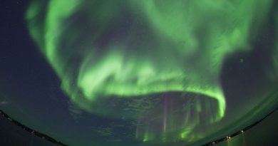 Auroras boreales desde Territorios del Noroeste, Canadá