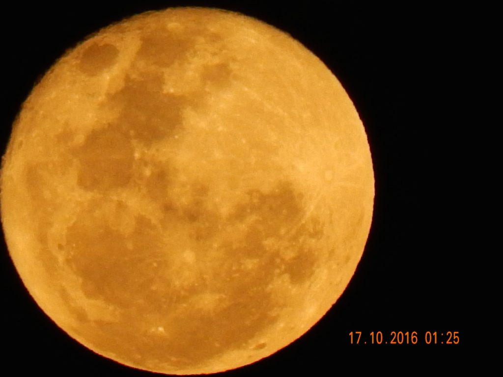 La Luna desde Montevideo, Uruguay