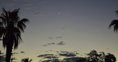 La Luna y Júpiter al amanecer en La Paz, Baja California Sur, México