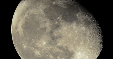 La Luna y Aldebarán desde California, Estados Unidos