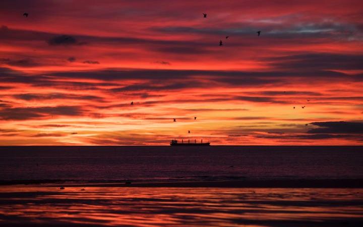 El amanecer desde Tyne and Wear, Inglaterra