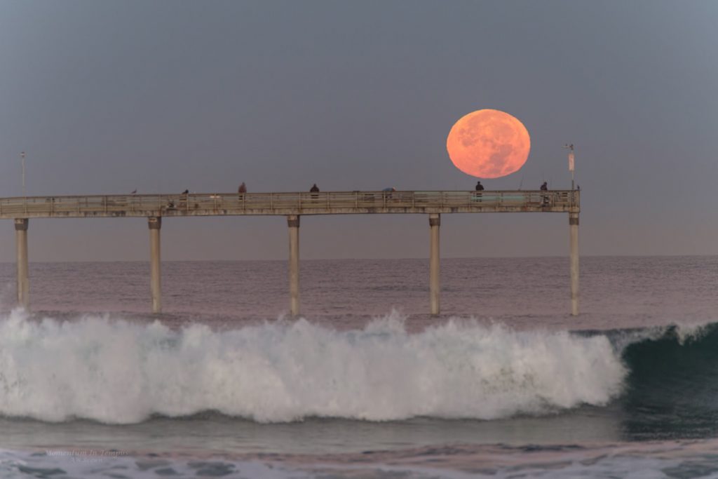 La puesta de la Luna desde San Diego, California