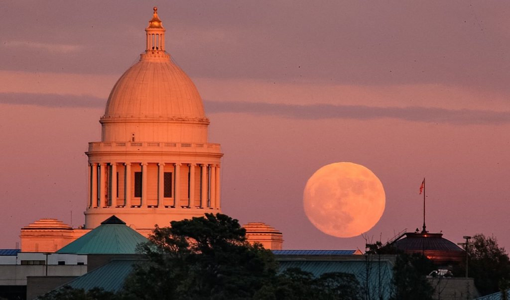 La salida de la Luna desde Arkansas, Estados Unidos