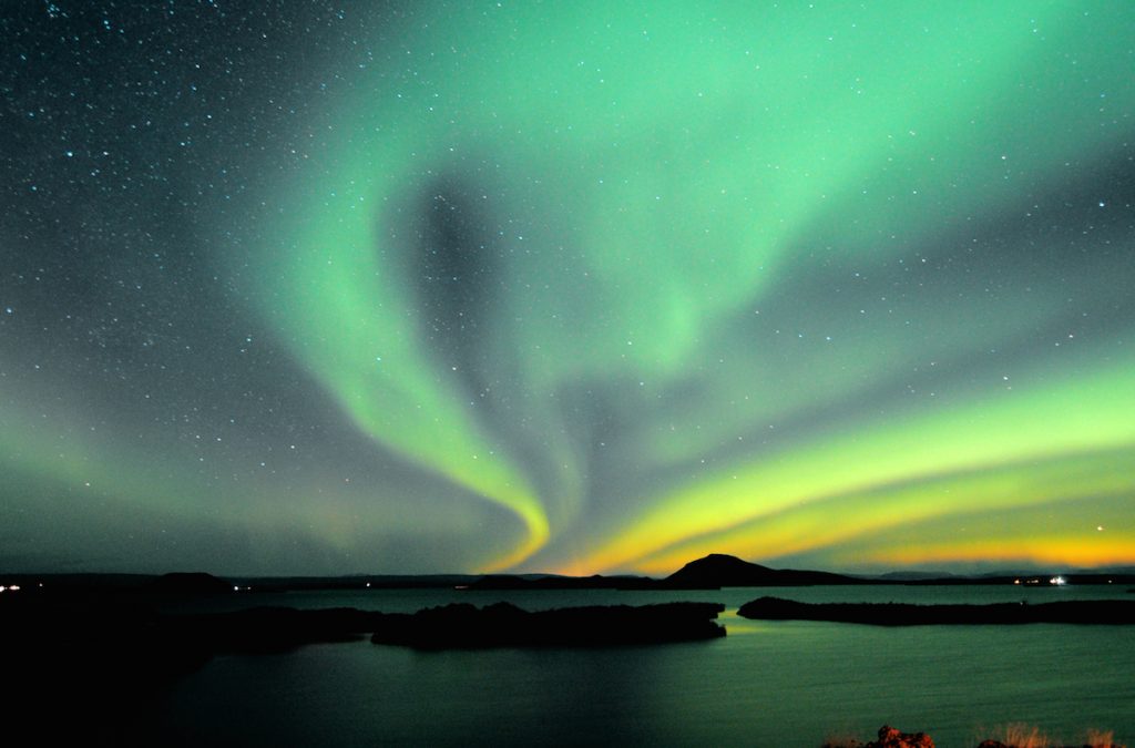 Auroras boreales desde el Lago Mývatn, Islandia