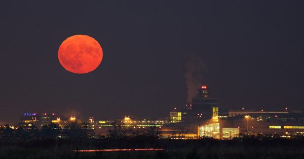La Luna desde Praga, República Checa