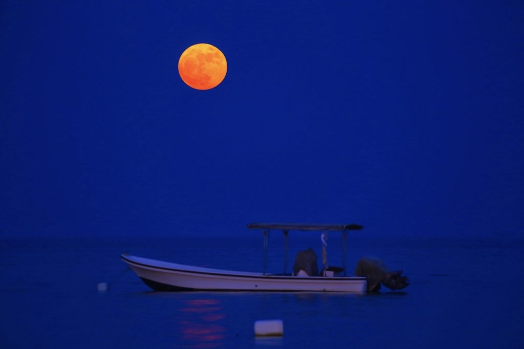 Fotografía de la Luna desde Baréin
