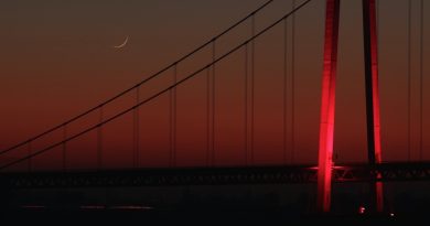 La Luna sobre el río Rin (Emmerich am Rhein, Alemania)