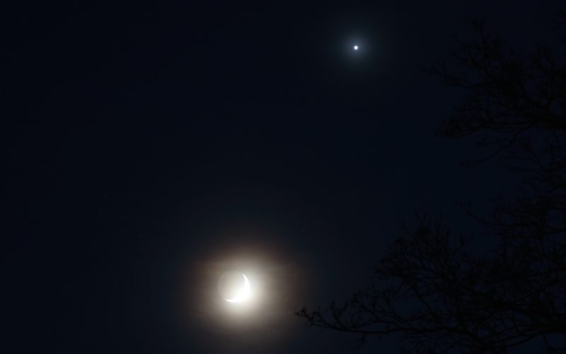 La conjunción de la Luna, Venus y Marte desde Ørsta, Noruega