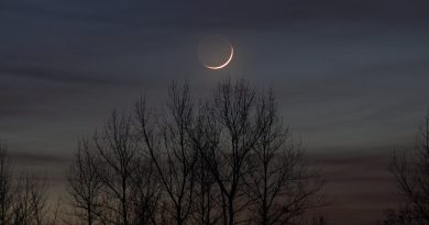 La Luna creciente desde Sajonia, Alemania