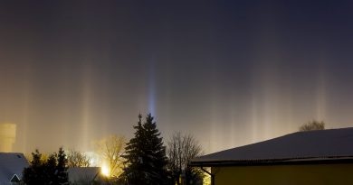 Foto de pilares de luz desde Letonia