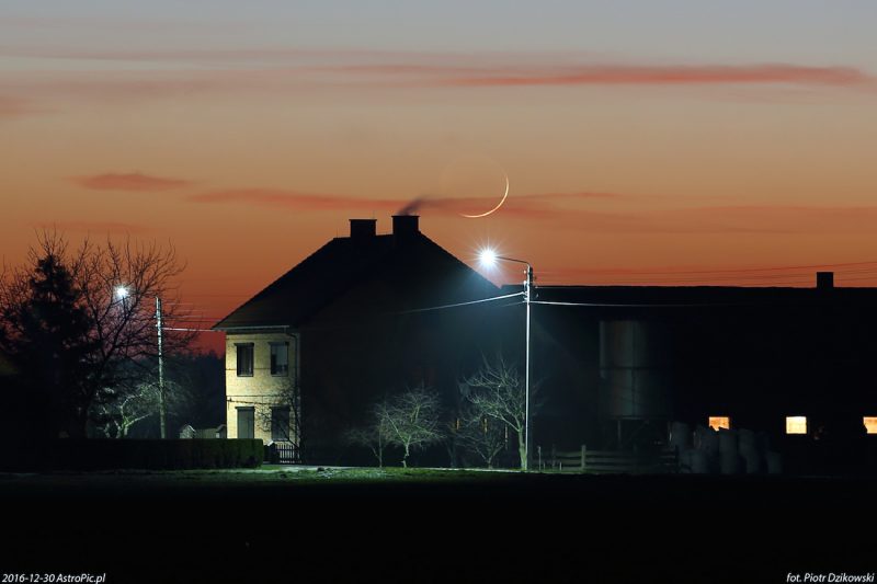 La Luna creciente desde Leszno, Polonia