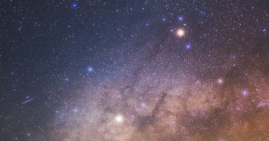 Un meteoro, la Vía Láctea, Saturno y la constelación de Escorpio