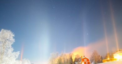 Pilares de luz desde Solberg, Suecia