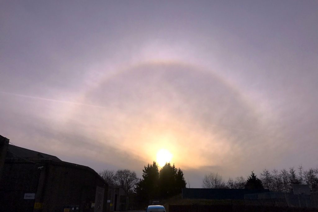 Halo solar desde Dumbarton, Escocia