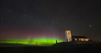 Auroras boreales, la Vía Láctea y la estrella Vega