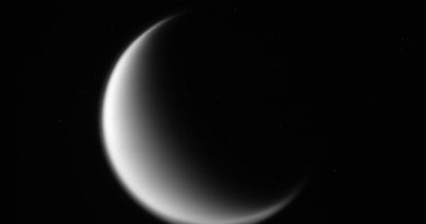 Fotografía de Titán tomada por la sonda Cassini (17-marzo-2017)