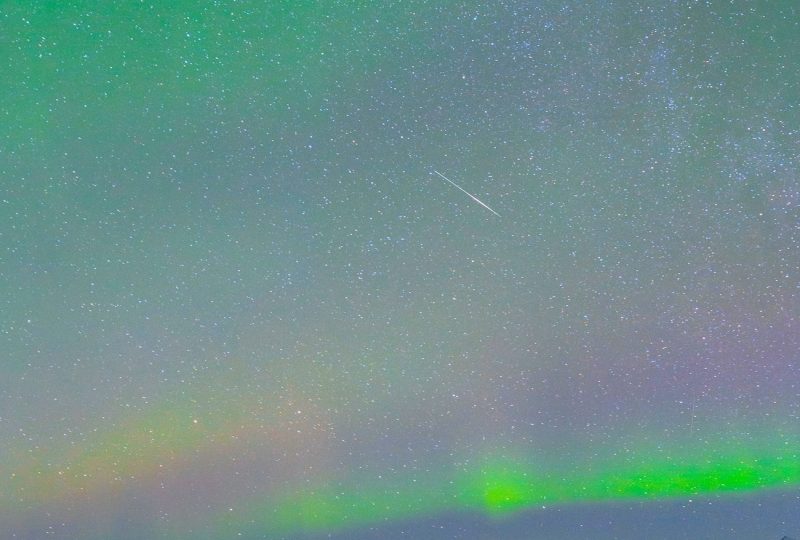 Auroras boreales y un meteoro desde Islandia
