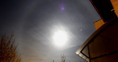 Foto de un halo lunar y Júpiter desde Eslovaquia