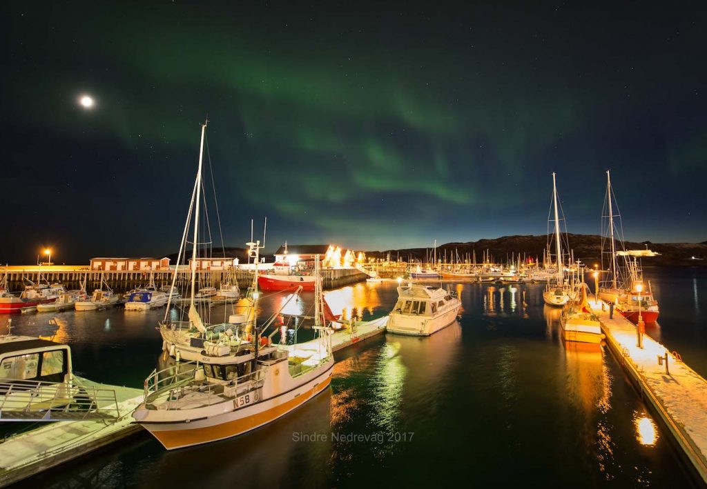 La Luna, Aldebarán y auroras boreales desde Noruega