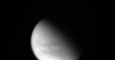 Foto de Titán tomada por la sonda Cassini (21-abril-2017)