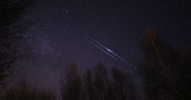 El paso de dos satélites Iridium en Nizhni Nóvgorod, Rusia