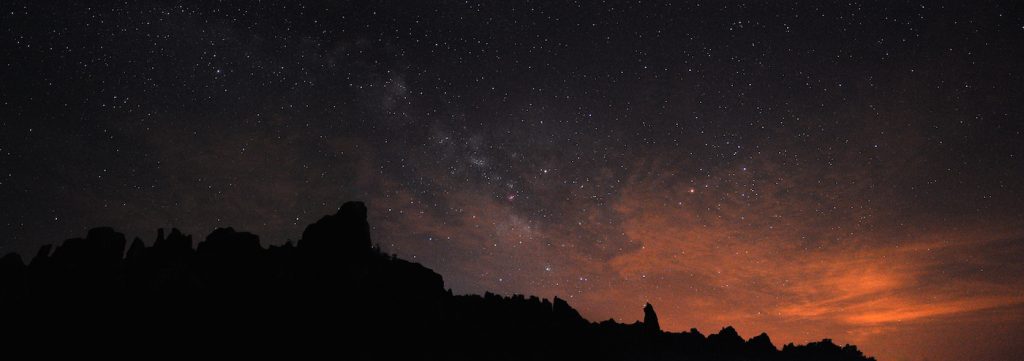 La Vía Láctea sobre el Cerro del Hierro (Sevilla, España)