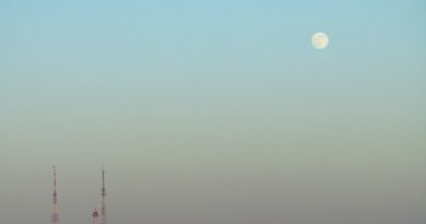 La salida de la Luna desde Donetsk, Ucrania