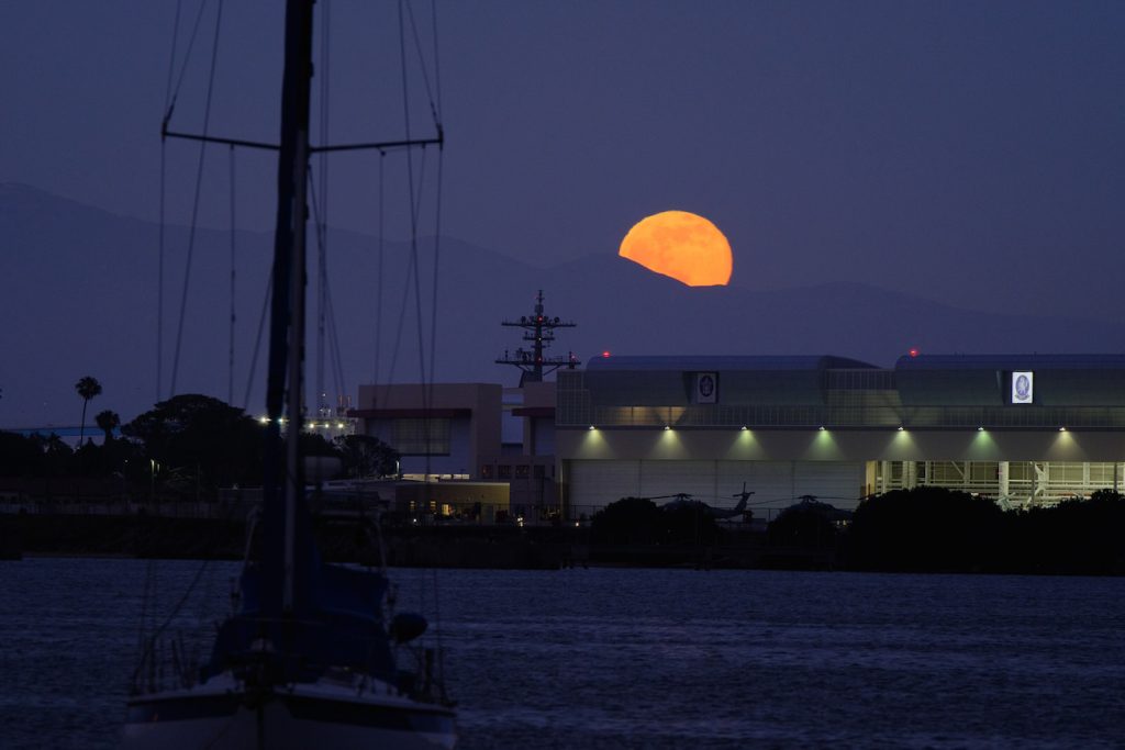 La salida de la Luna en San Diego, California