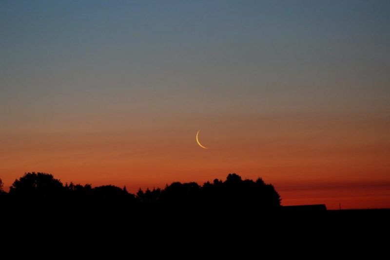 La salida de la Luna menguante desde Nueva York, EE. UU.