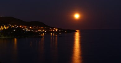 La Luna desde Roses, Girona (España)