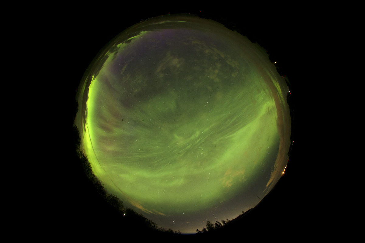 Auroras boreales desde el norte de Winnipeg, Canadá