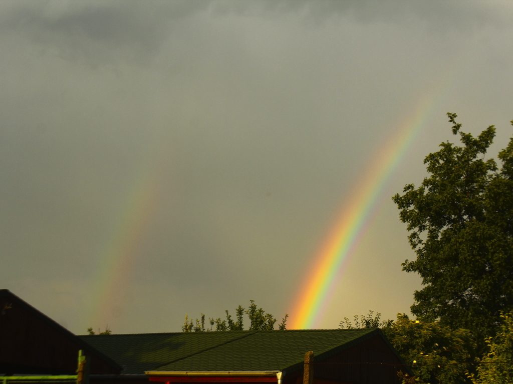 Arcoíris doble desde Nové Zámky, Eslovaquia