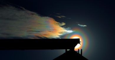 Nubes iridiscentes y una corona solar desde Laitila, Finlandia