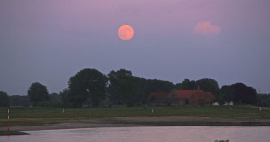 La Luna desde Emmerich am Rhein, Alemania