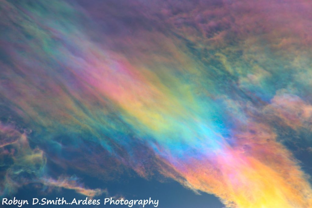 Foto de nubes iridiscentes desde Nueva Zelanda
