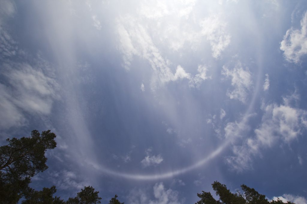 Fotografía de un arco parhélico en Estonia