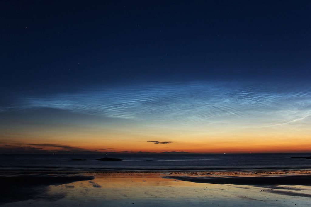 Nubes noctilucentes desde el norte de Escocia