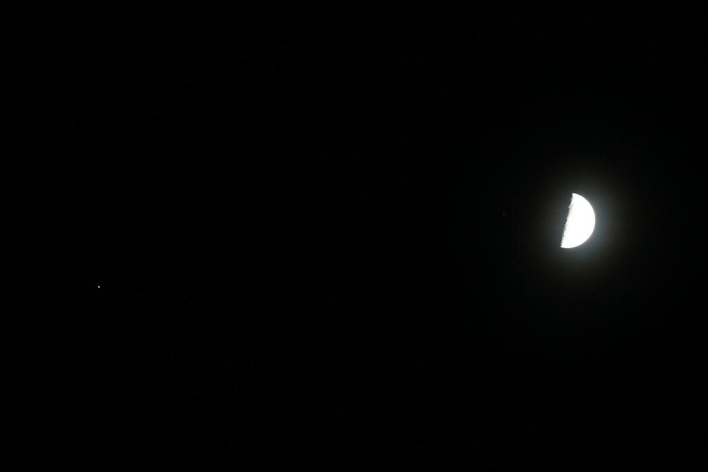 La Luna y Júpiter desde Newark, Nueva York