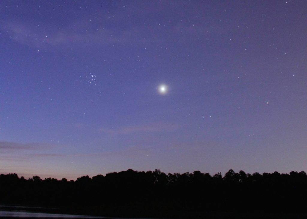 Las Pléyades y Venus desde Virginia, Estados Unidos