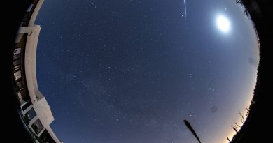 La Luna, un meteoro y la Vía Láctea desde Arizona, Estados Unidos