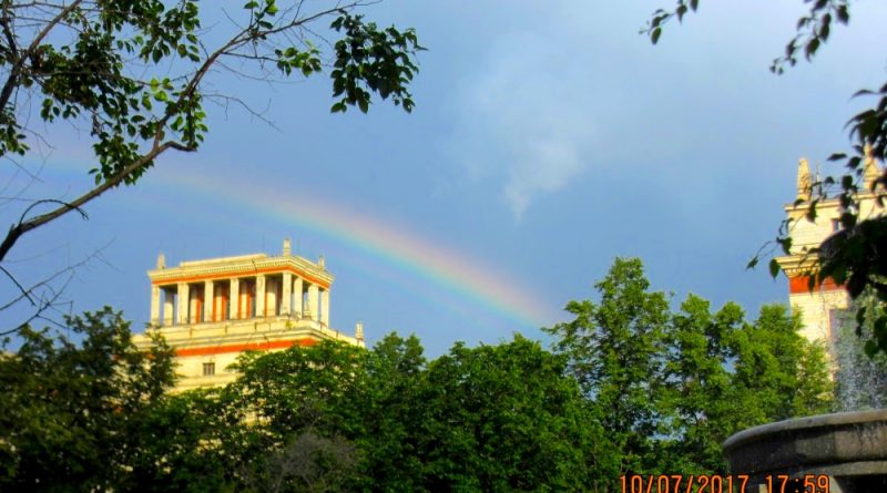 Foto de un arcoíris en Moscú, Rusia