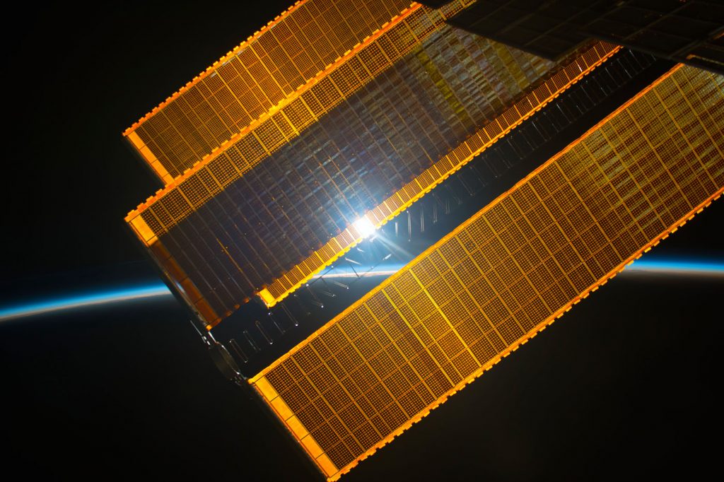 La salida del Sol desde la Estación Espacial Internacional