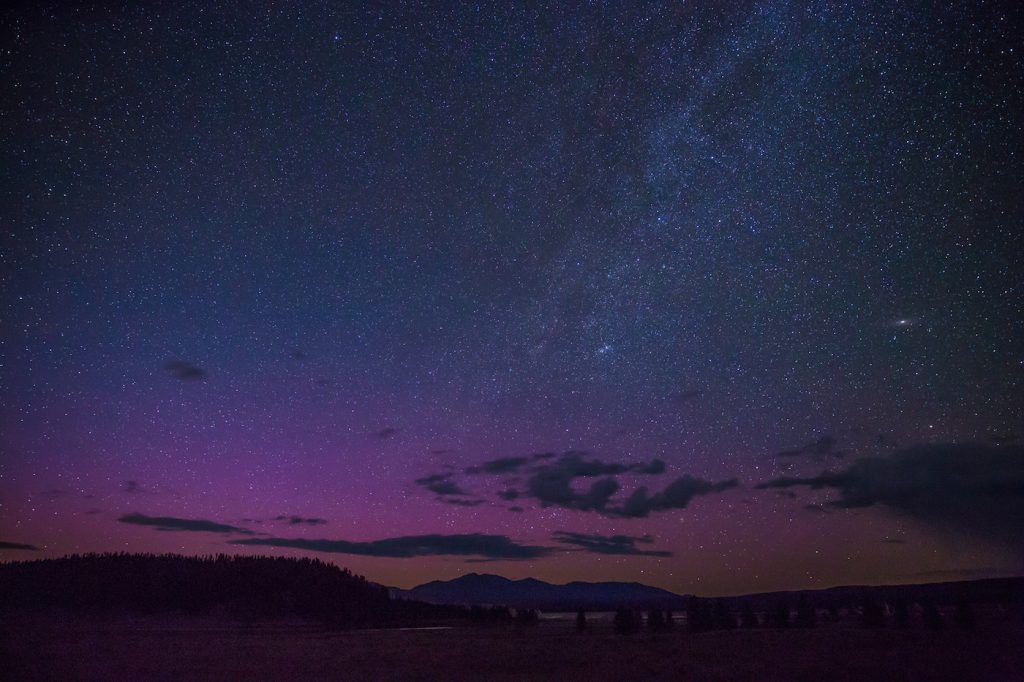 La Vía Láctea, auroras y la Galaxia de Andrómeda